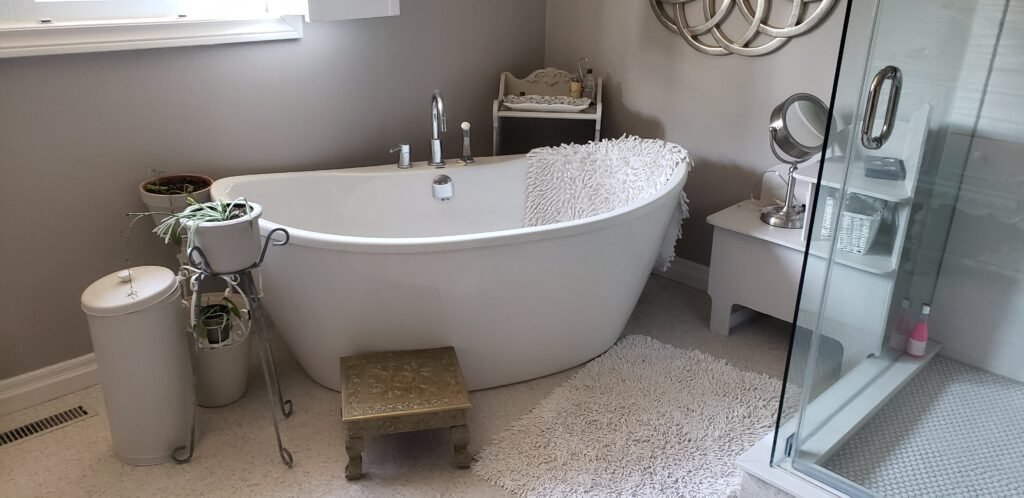 Completed bathroom renovation project in Thornhill by David Reno