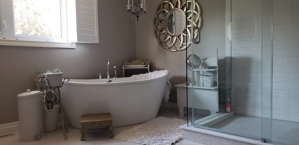 Completed bathroom renovation project in Thornhill by David Reno